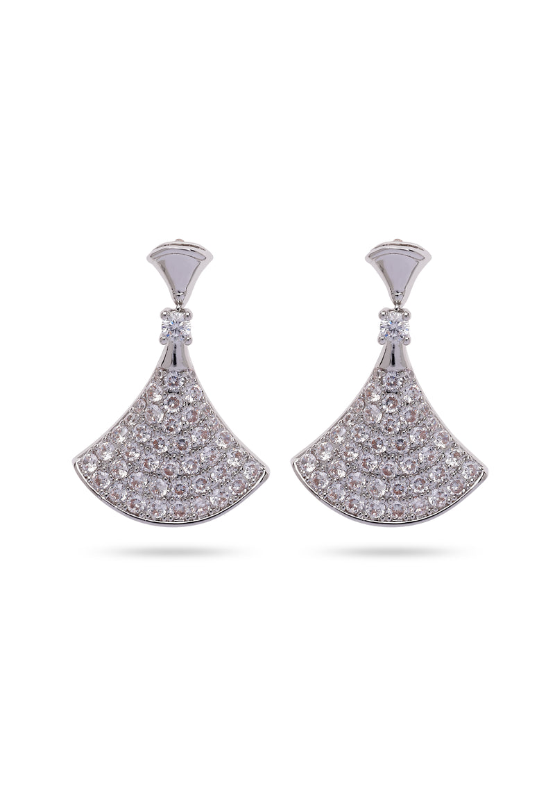 Boucles d'oreilles tombantes scintillantes et élégantes